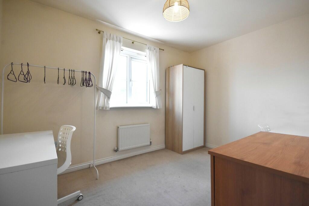 Bedroom 1-min