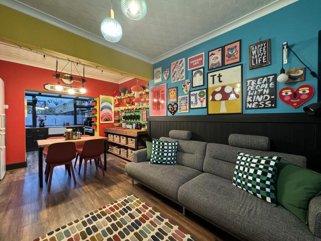 Sitting Room / Dining Room