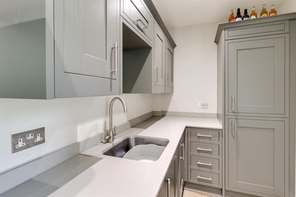 Kitchen (6).jpg