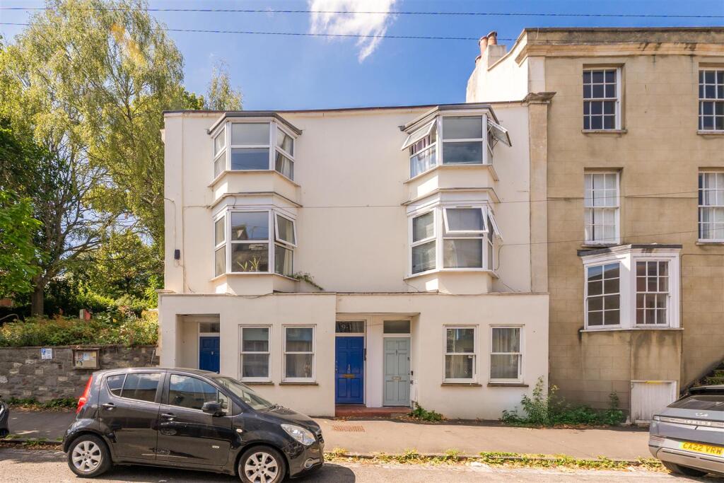 Flat-4-9-11-Kingsdown Parade-BS6-5UE-16.jpg