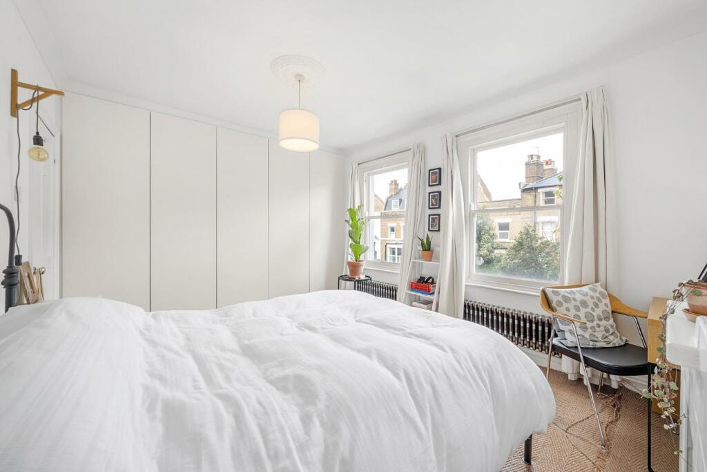 Bedroom 1 (2).jpg