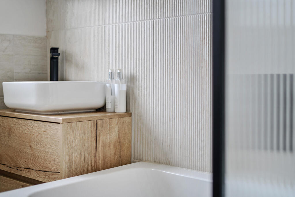 1336681-10-68a356...