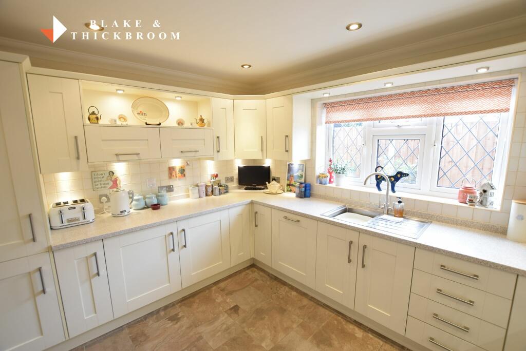 KITCHEN BREAKFAST ROOM