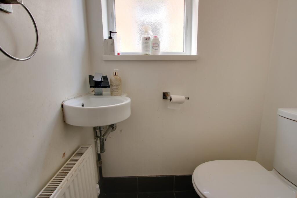 FIRST FLOOR WC