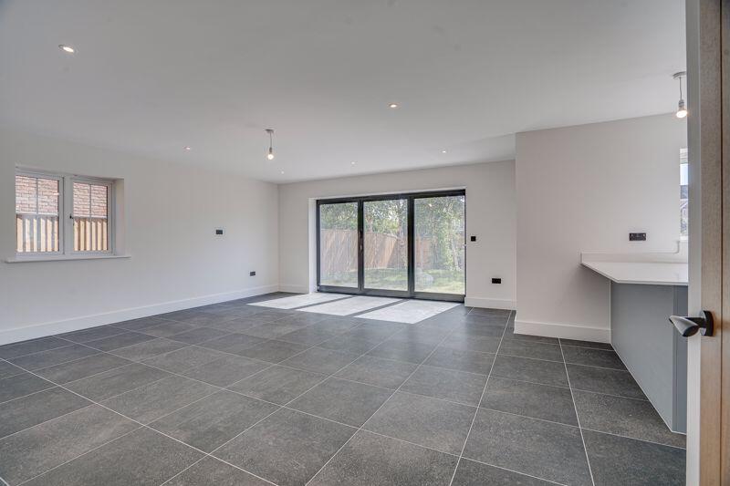 Dining area picture 1