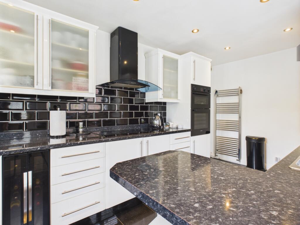 CAM03729G0-PR0056-STILL013