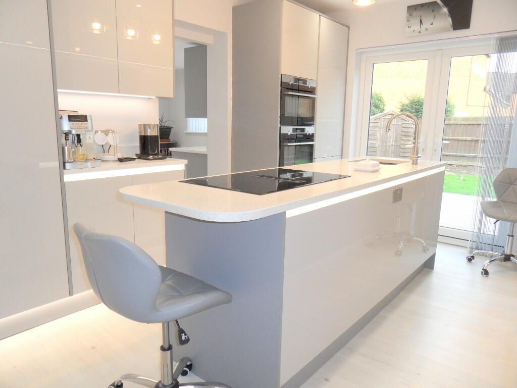 KITCHEN/BREAKFAST RM