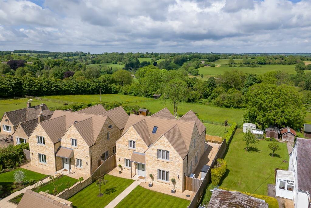 45 - Oakwood House - GL54 4NQ - Web.jpg