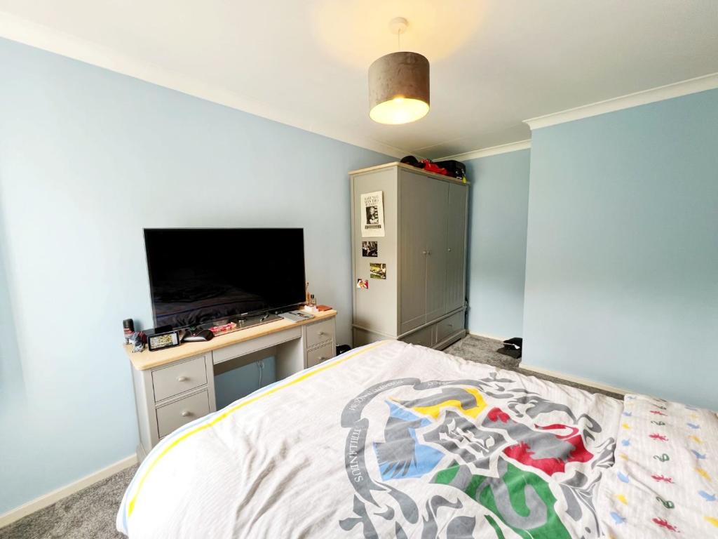 Bedroom 2 pic 2.jpg