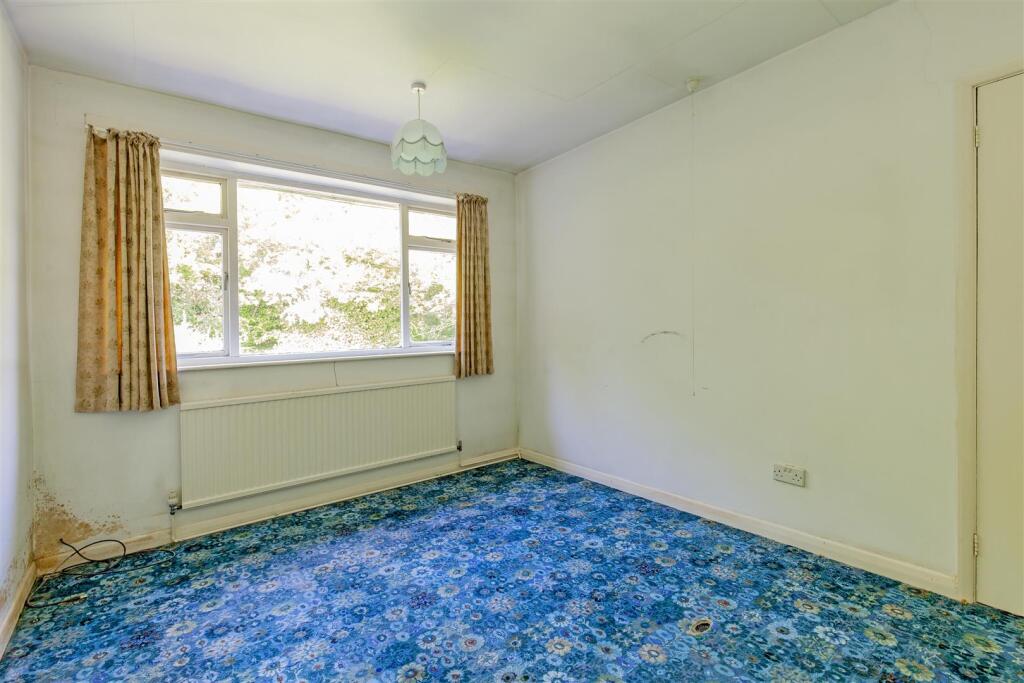 Bedroom 1-2.jpg