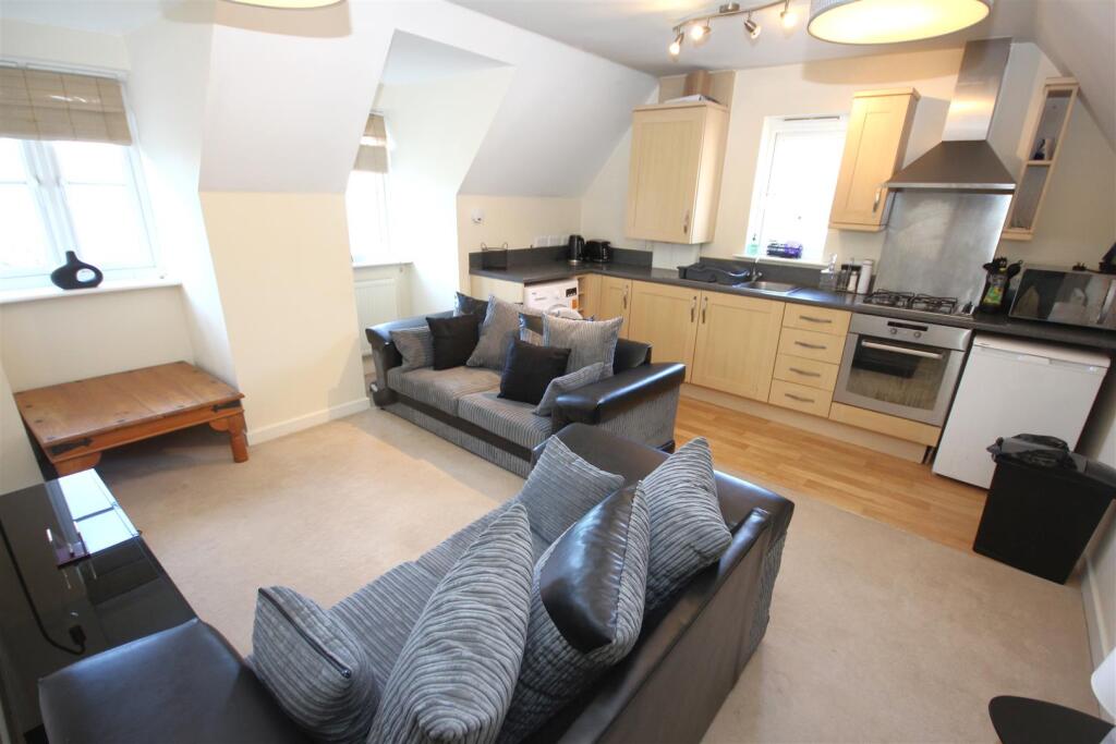 Park Cottage Drive, Titchfield Park