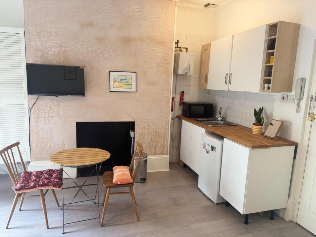 kitchenette (1).jpeg