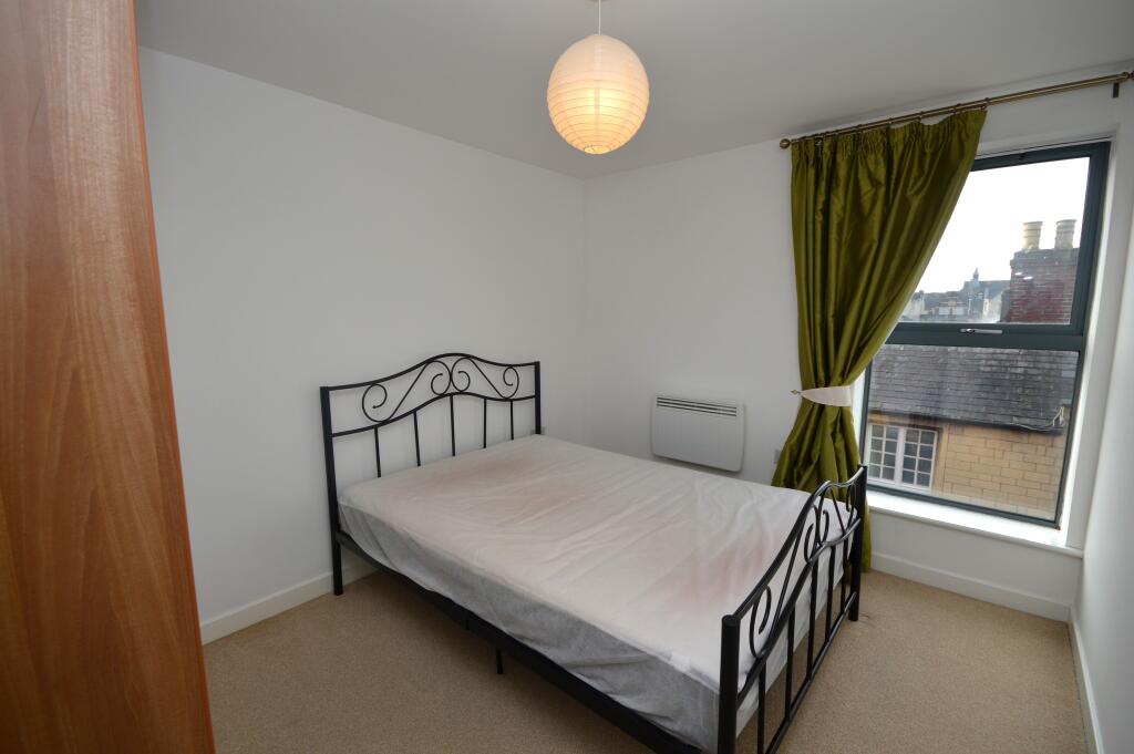 20 Harding House Bed