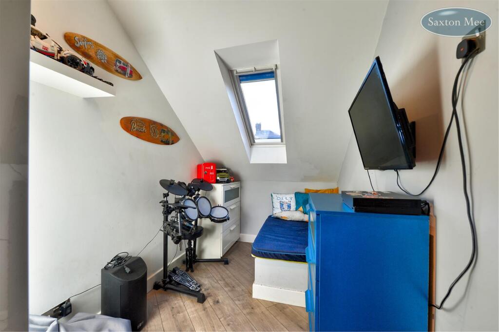 54 Stanwood Crescent - bedroom 3 3796.jpg