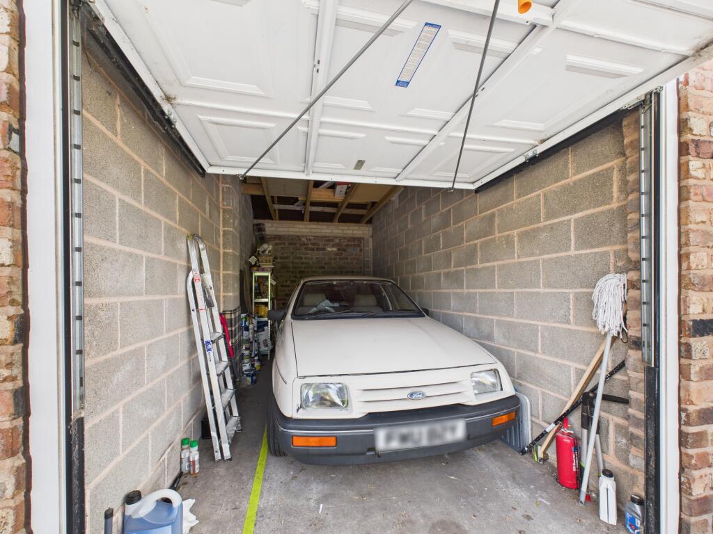 CAM05508G0-PR0060-STILL027