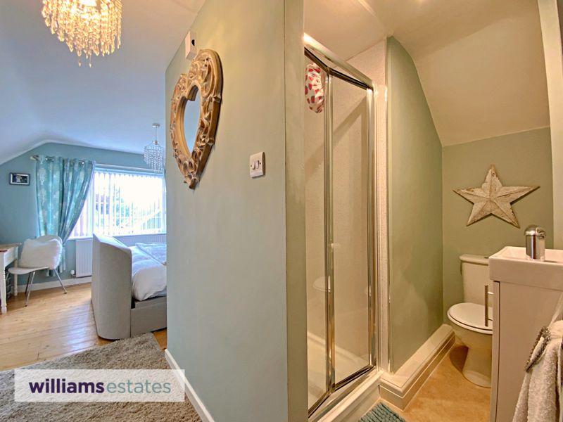 Master en-suite