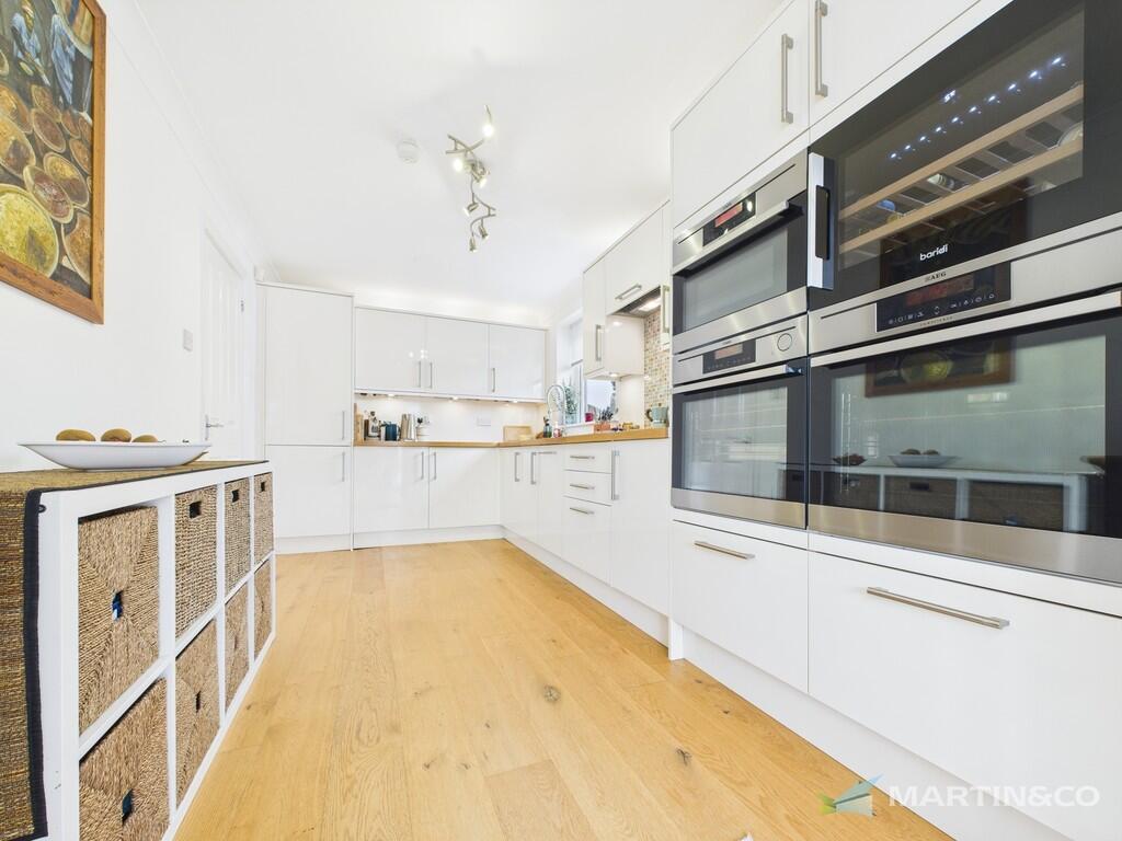 CAM02318G0-PR0416...