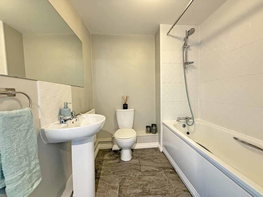 Samuel Bassett Avenue 6 New Bathroom.jpg