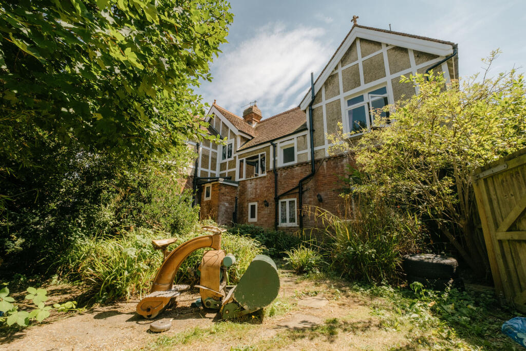 Croft-Bexhill-Squirrels-Exterior-16