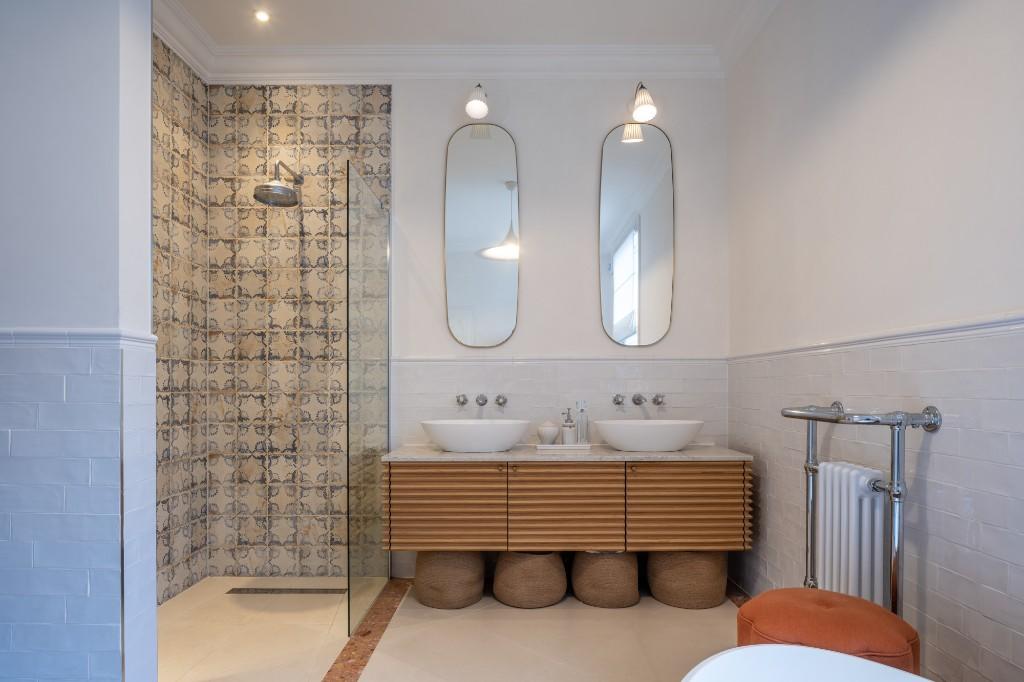 Principal bathroom