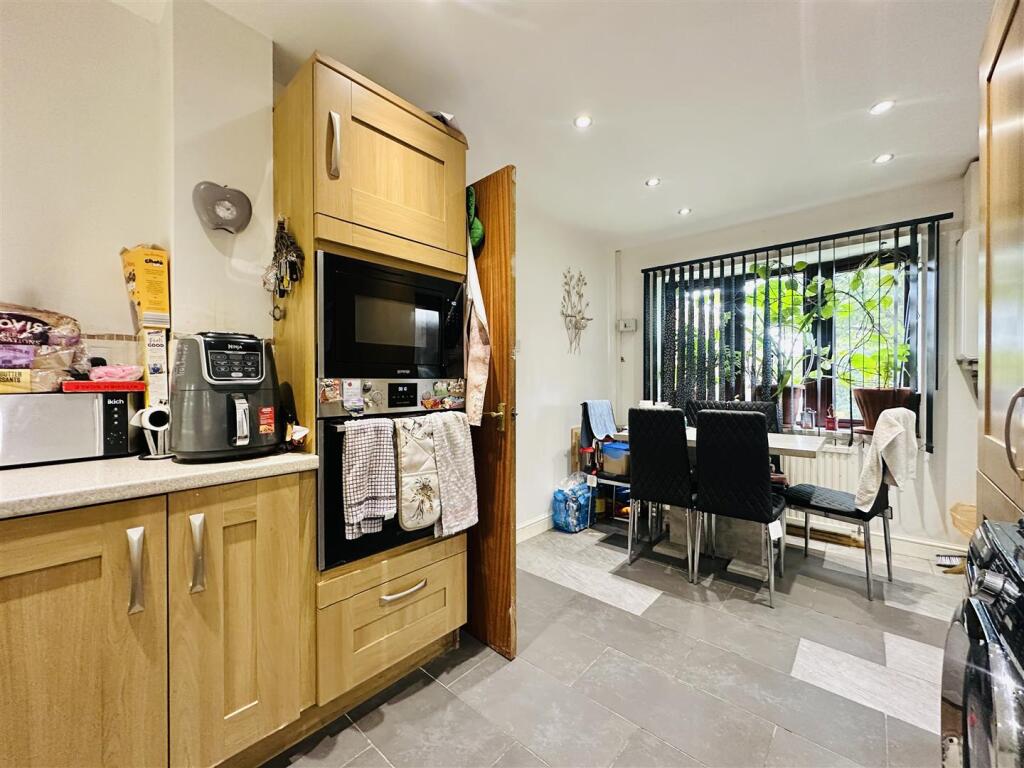 KITCHEN AND DINER