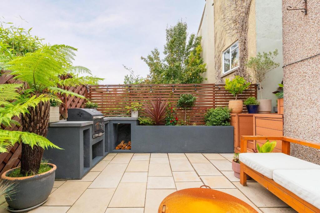 7W0STN - External F.jpg