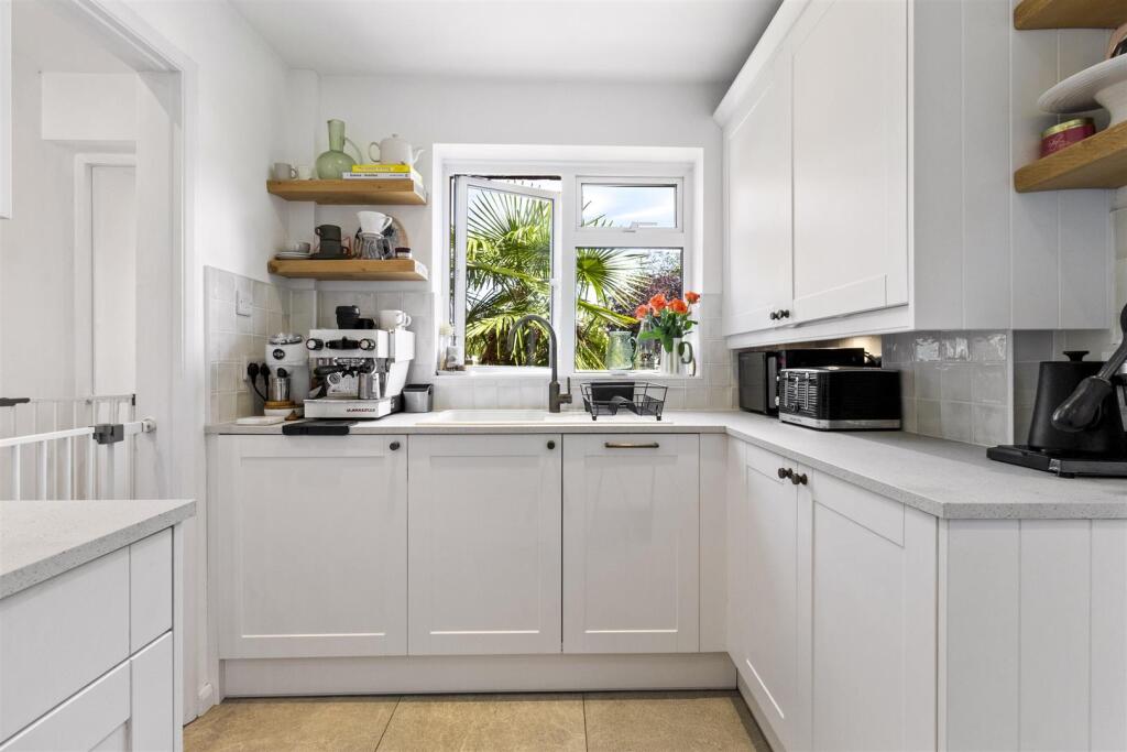 Wellend Road, 29-013.JPG