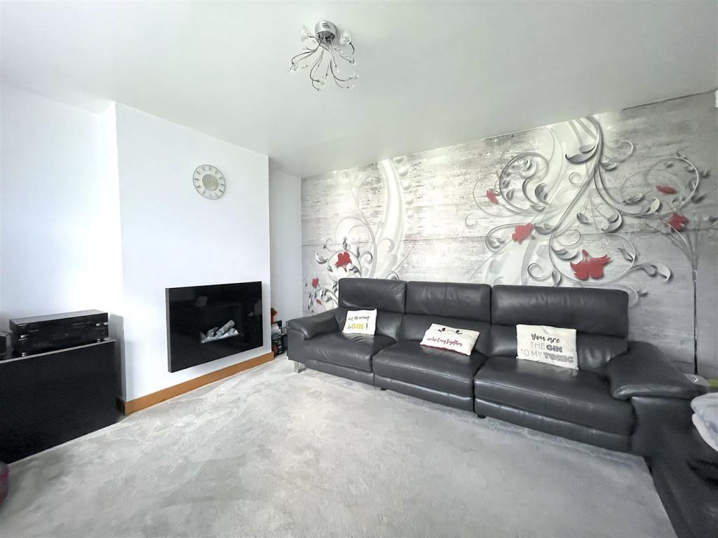 Living Room (3).jpeg