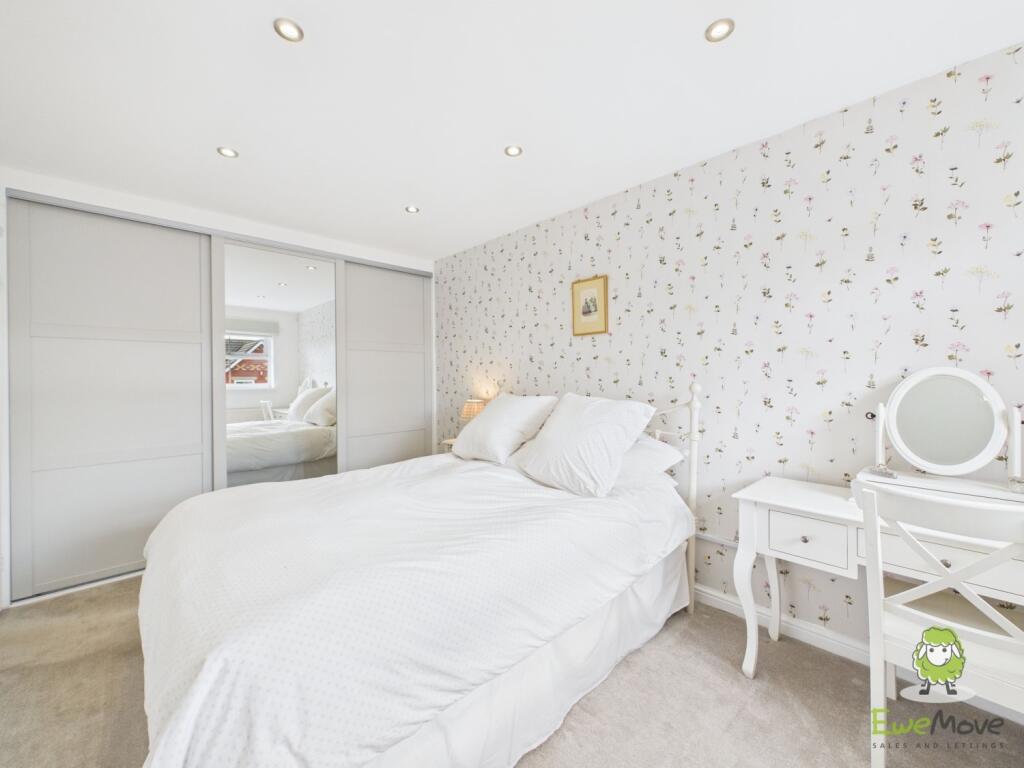 CAM02463G0-PR0086-STILL028