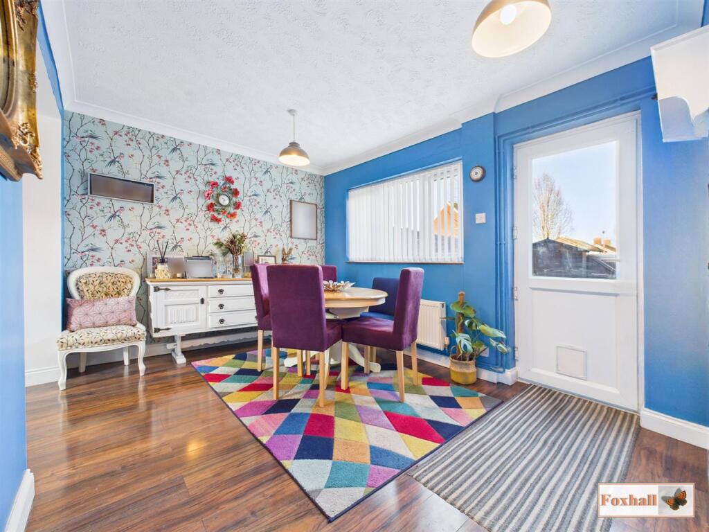 Open Plan Kitchen / Dining Area