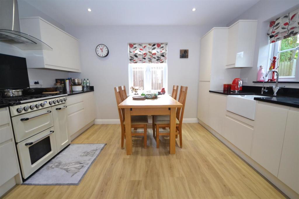 Kitchen/Breakfast Room