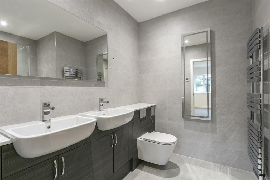 ensuite 1.jpg