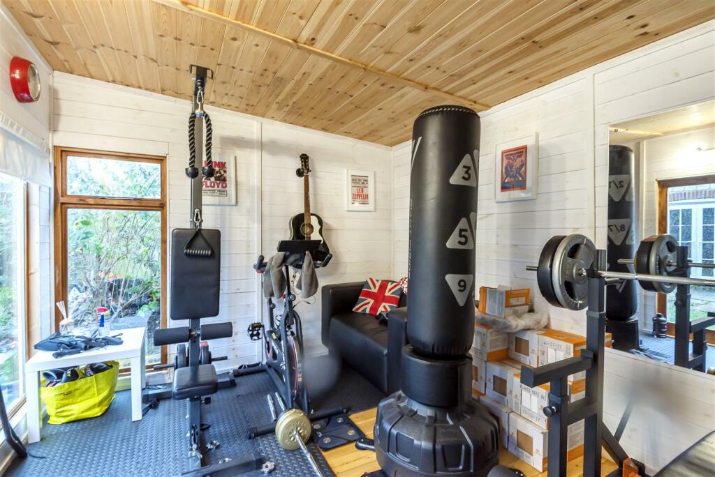 33a High St, Silverstone