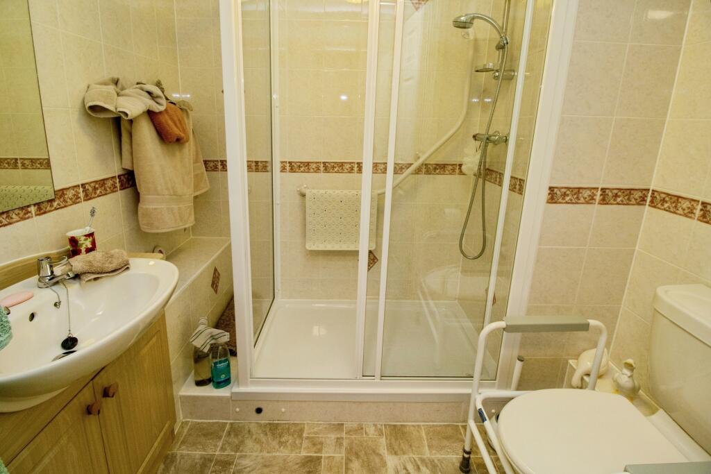 SHOWER ROOM