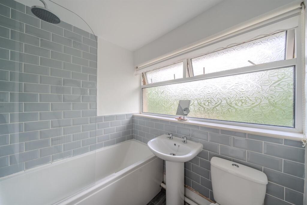 44 Lea Close-2.jpg