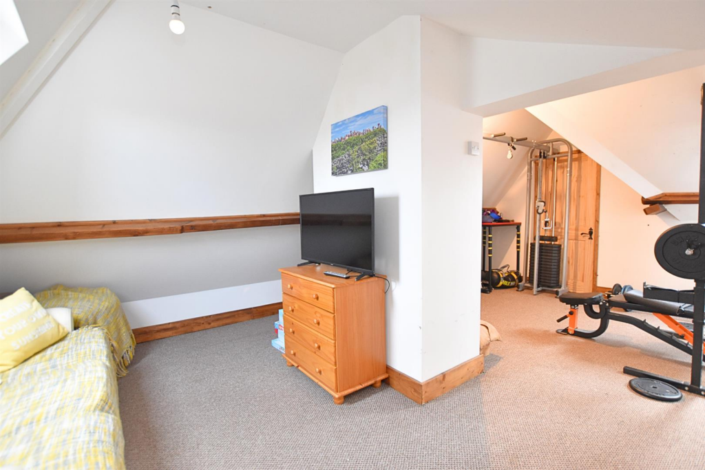 GYM/SITTING ROOM