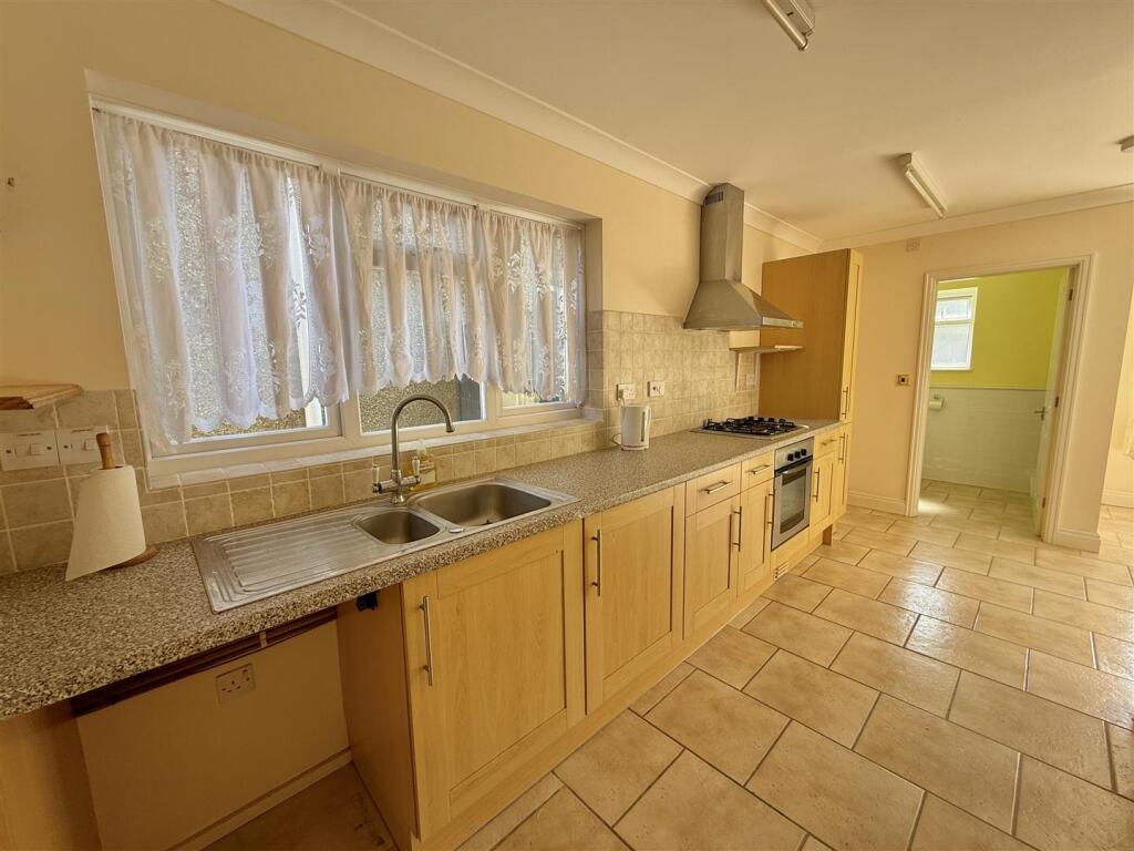 Kitchen: