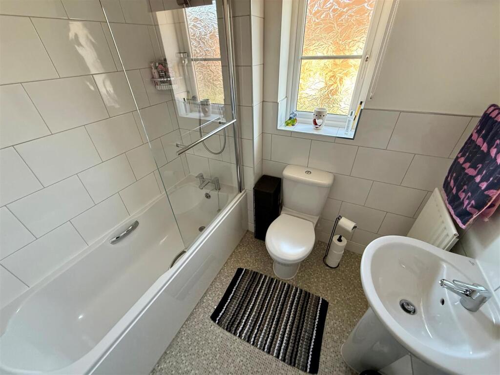 KL1 Bathroom.jpg