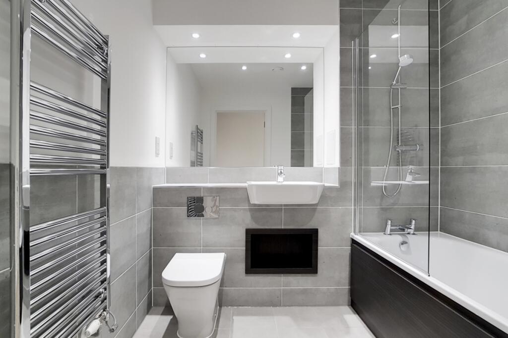 11_Bathroom_1