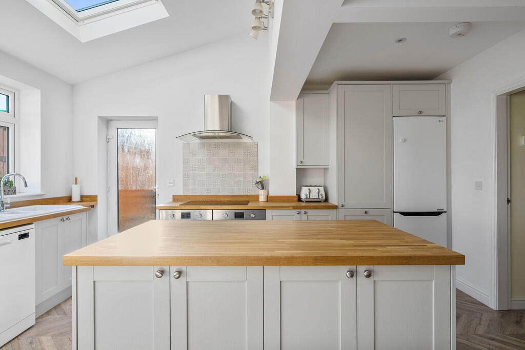 8 Tintern Avenue,...