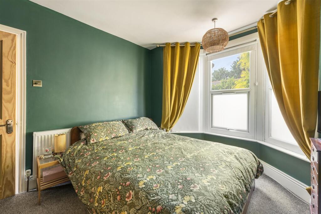 Cavendish Drive, E11
