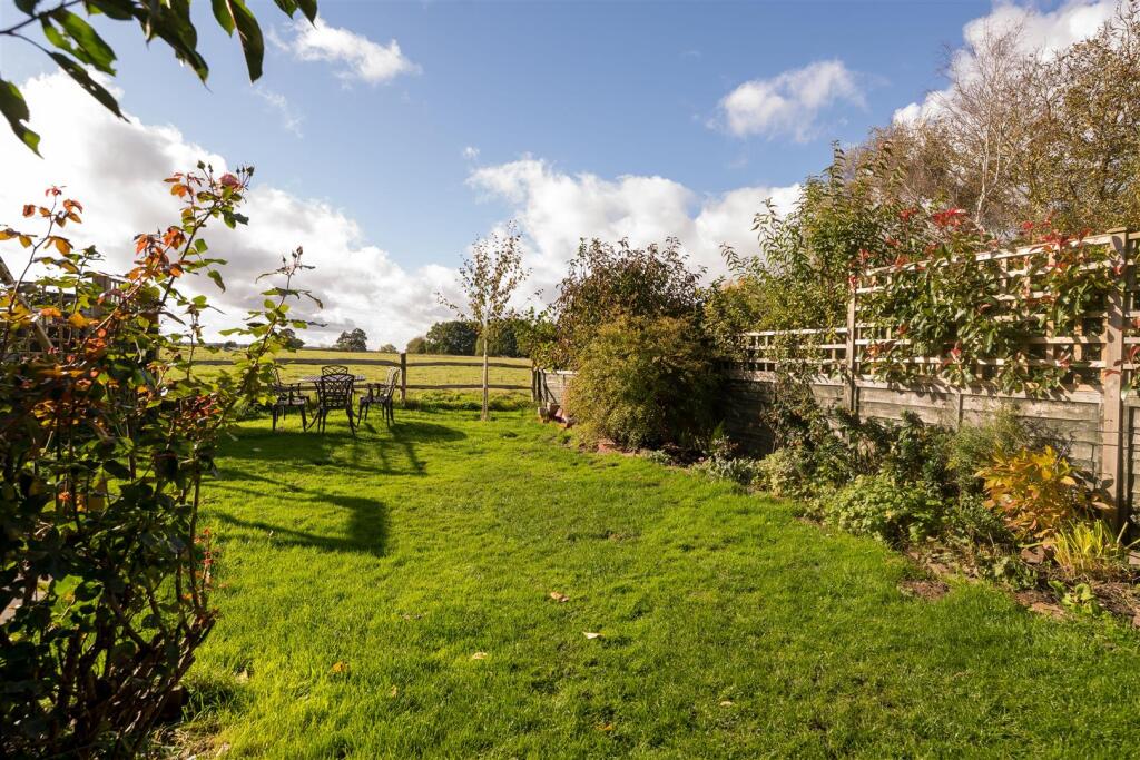 1 heath villas tn26 (33).jpg