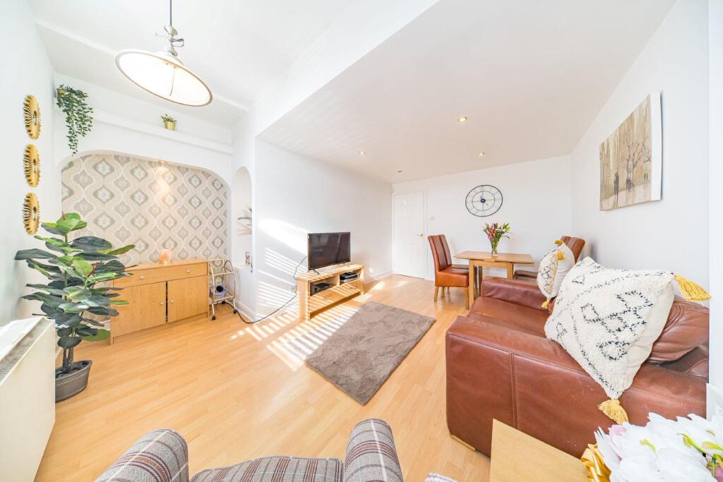 7 Rio Court lounge 2.jpg