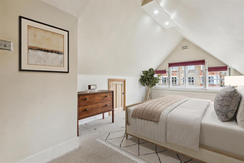 The Avenue, W4 - FOR SALE