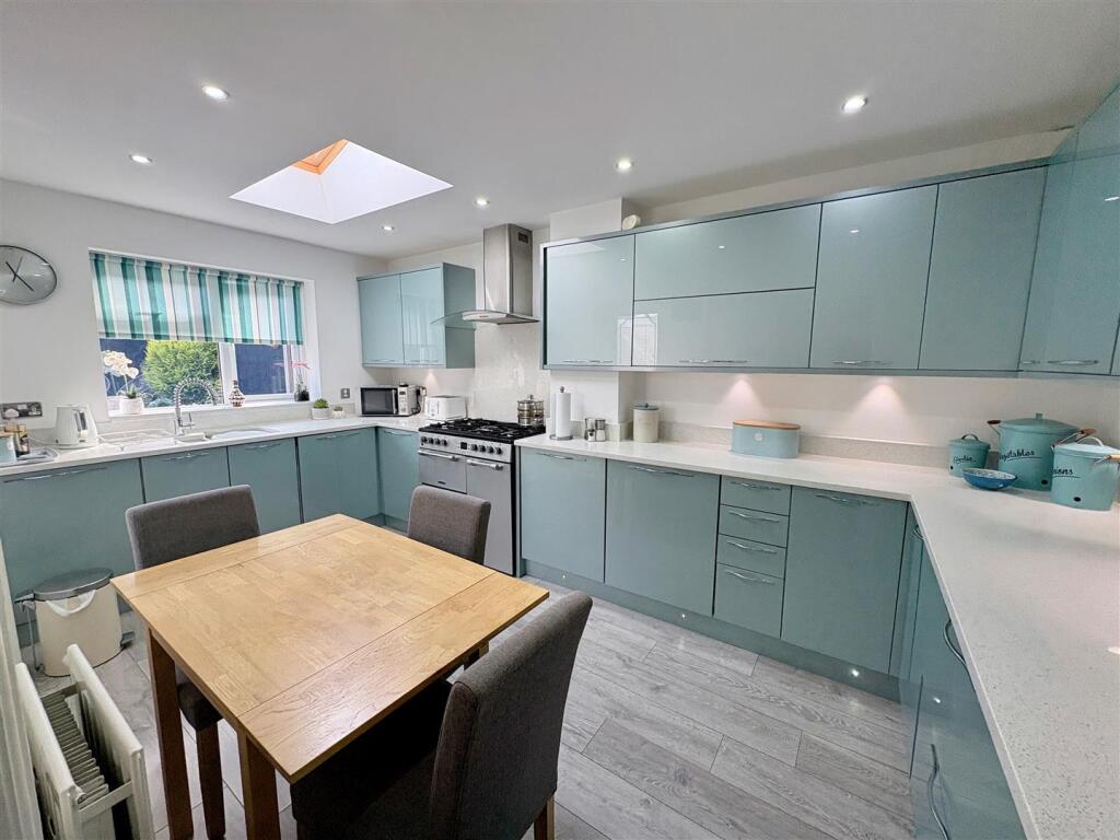 KITCHEN / DINER