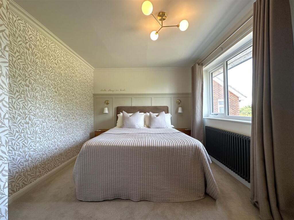 Master Bedroom 059