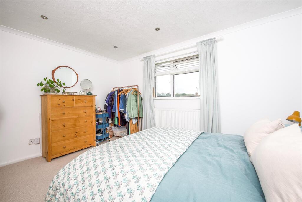 85 Wyphurst Road GU6 Crowes Cranleigh  (10 of 19).