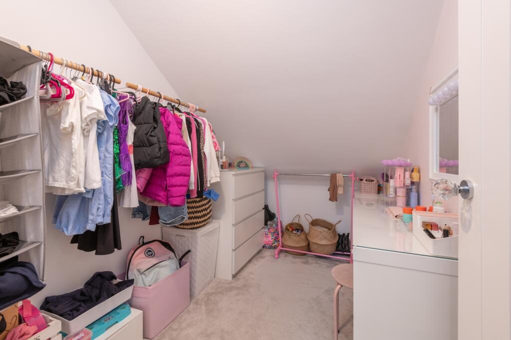 Dressing Room Bedroom 1