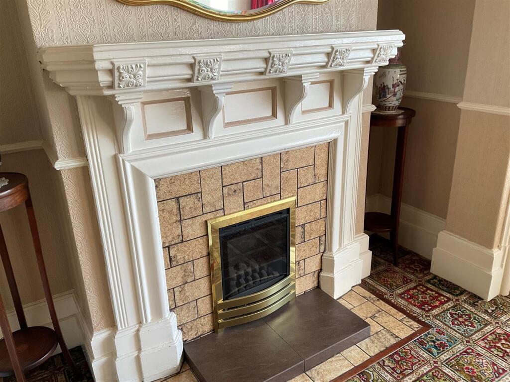 Dining Room pic2.jpg