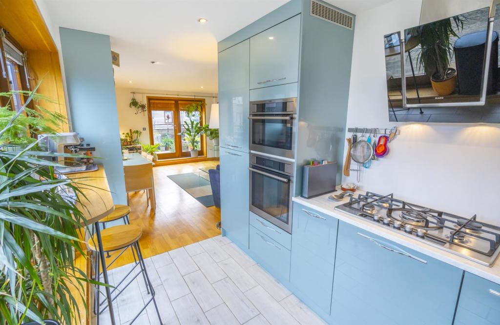 kitchen 2.jpg